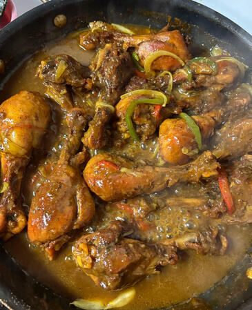 Togolese stewed chicken drumsticks